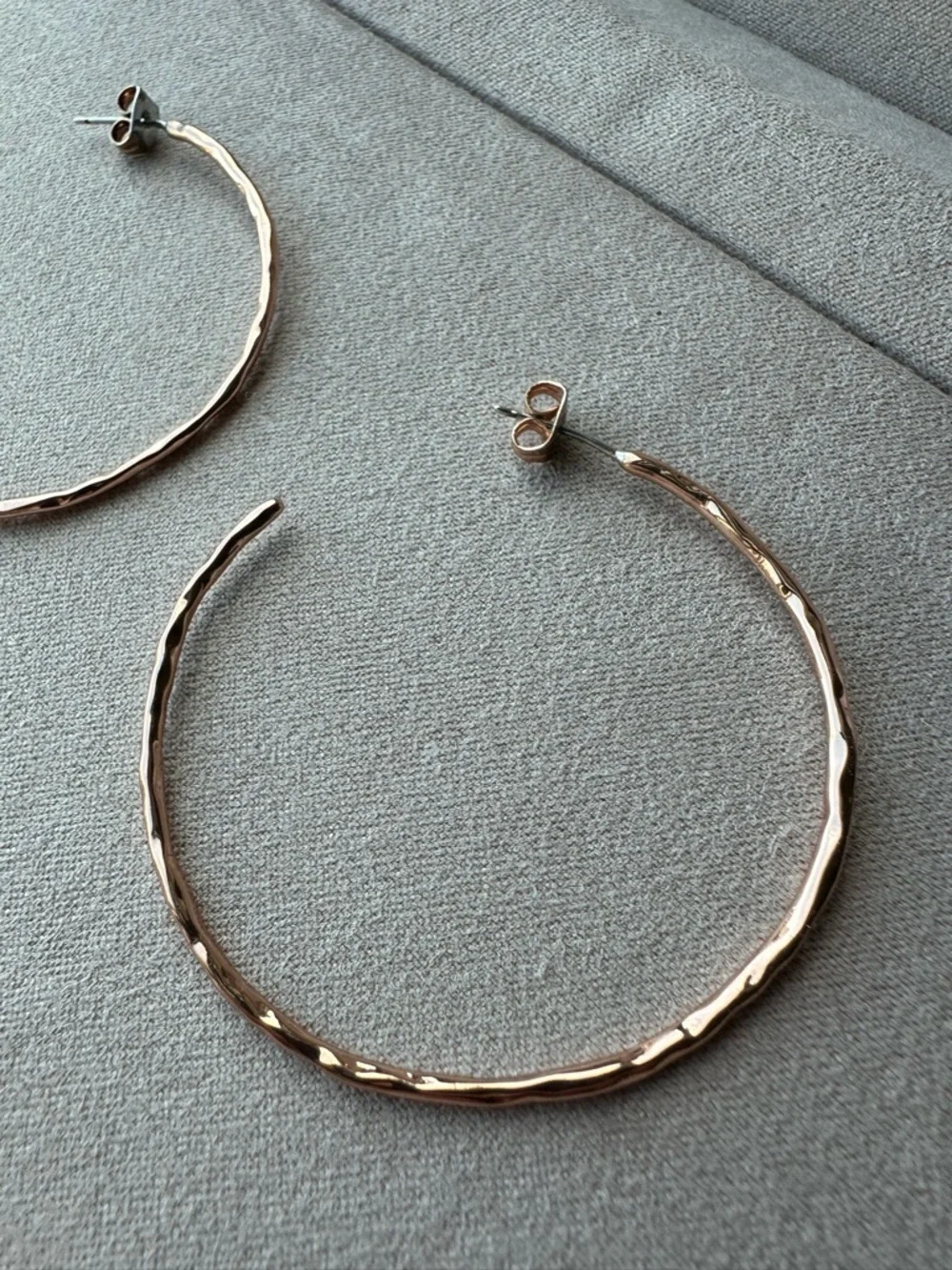 Gorjana Rose Gold Textured Hoop Earrings - Women Jewelry - Picture 2 of 2
